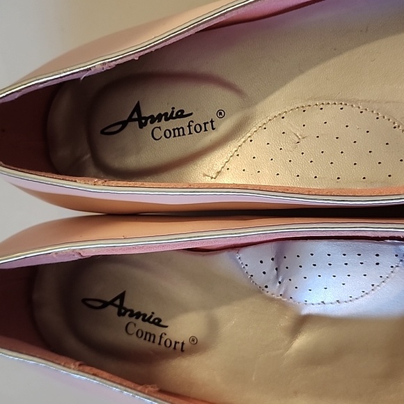 Arnia or Annia brand of cushioned flats. Size 11 WW.  Silver accents/pale pink - Picture 6 of 8